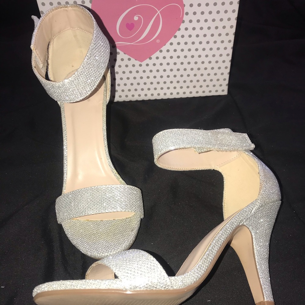 Heels - Picture 3 of 3